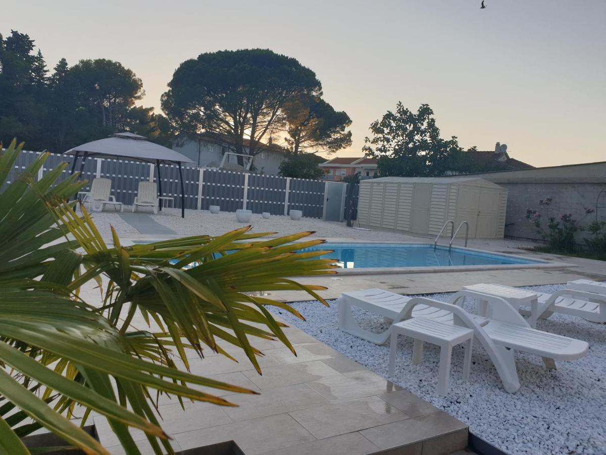 Apartamento Grey Pearl With Free Ev Ch-Station Valbandon Exterior foto