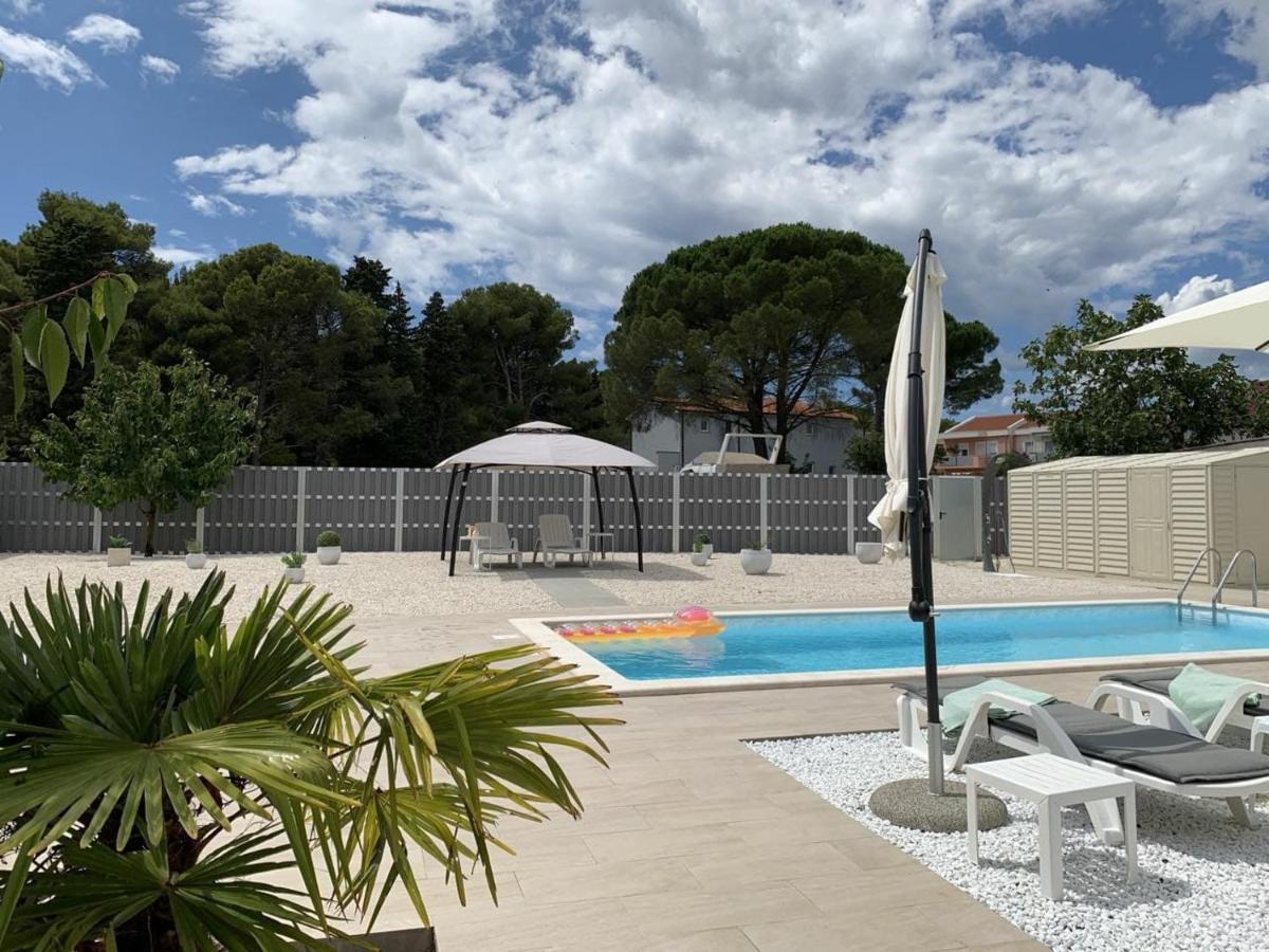 Apartamento Grey Pearl With Free Ev Ch-Station Valbandon Exterior foto