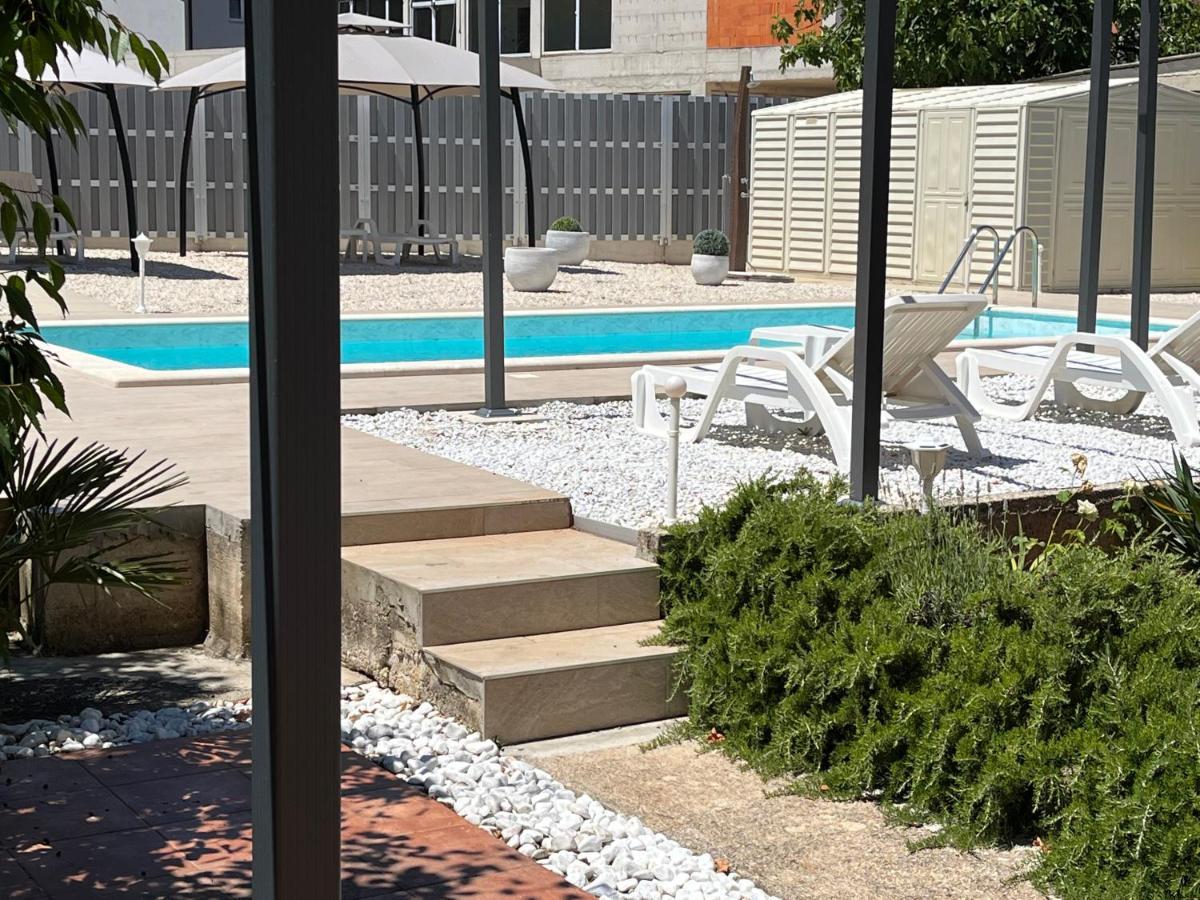 Apartamento Grey Pearl With Free Ev Ch-Station Valbandon Exterior foto