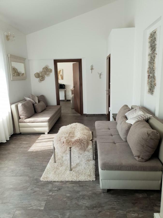 Apartamento Grey Pearl With Free Ev Ch-Station Valbandon Exterior foto
