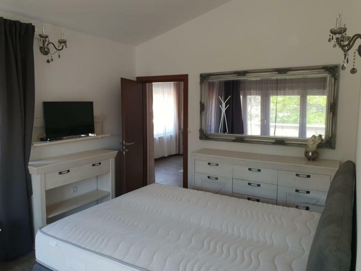 Apartamento Grey Pearl With Free Ev Ch-Station Valbandon Exterior foto